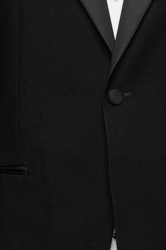 Черный смокинг