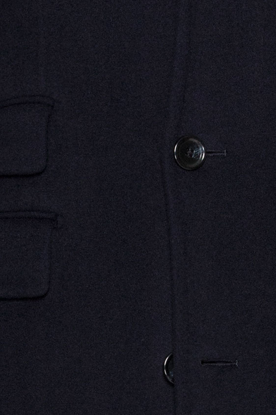 Темно-синее пальто