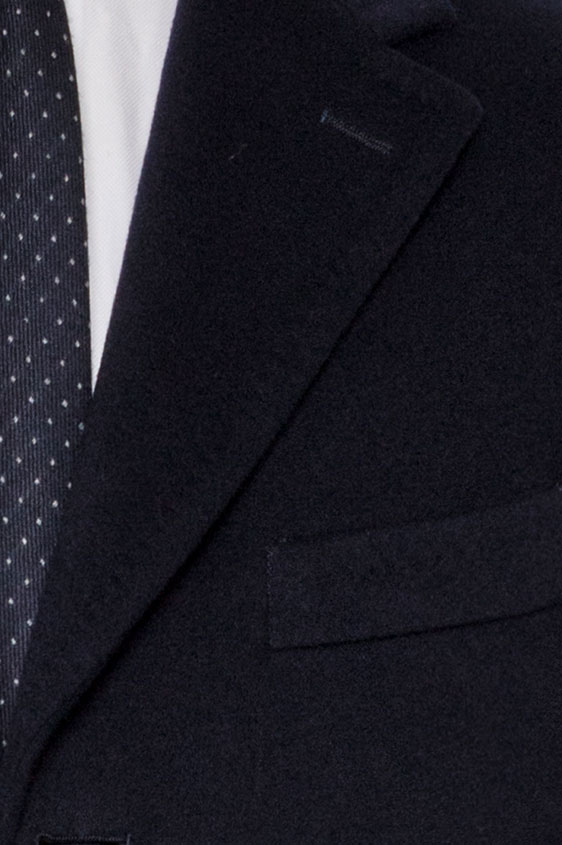 Темно-синее пальто