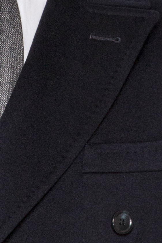 Темно-синее пальто