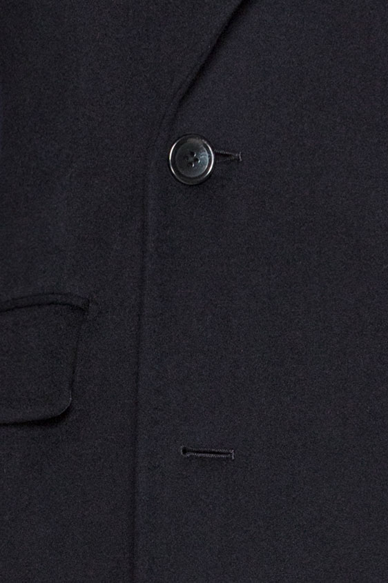 Темно-синее пальто