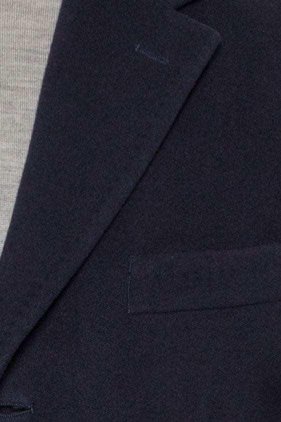 Темно-синее пальто