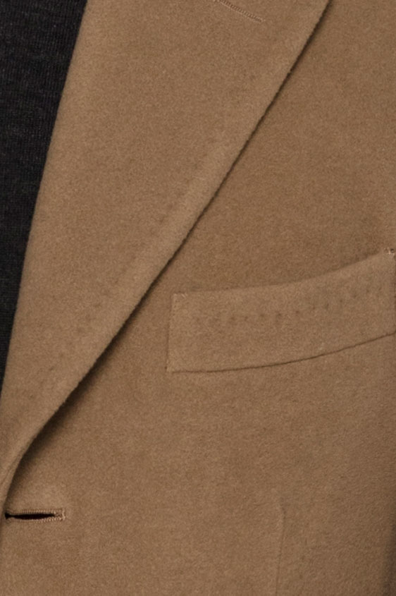Коричневое пальто