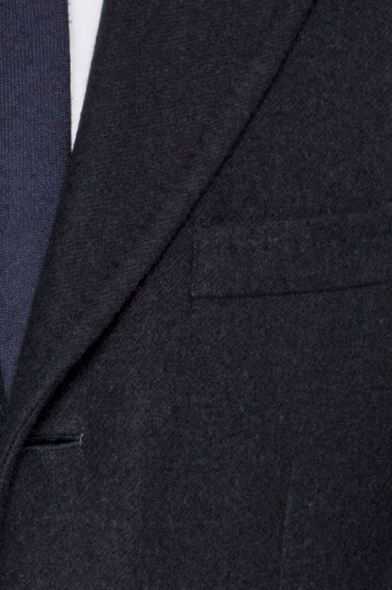 Темно-синее пальто