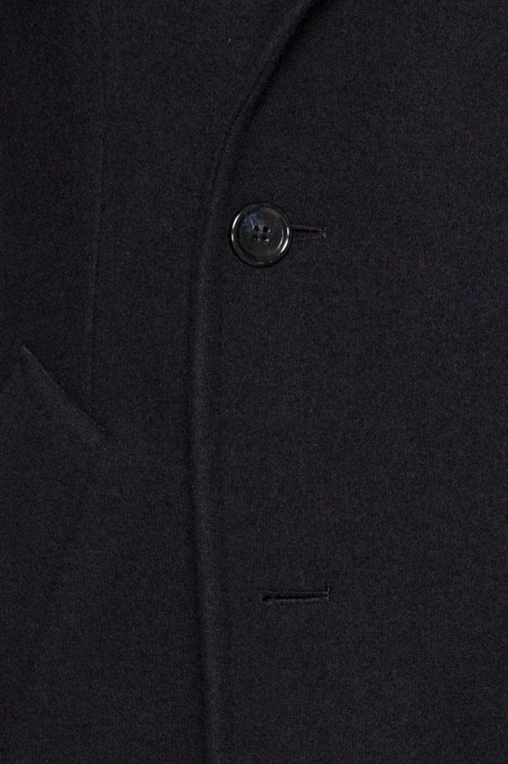 Темно-синее пальто