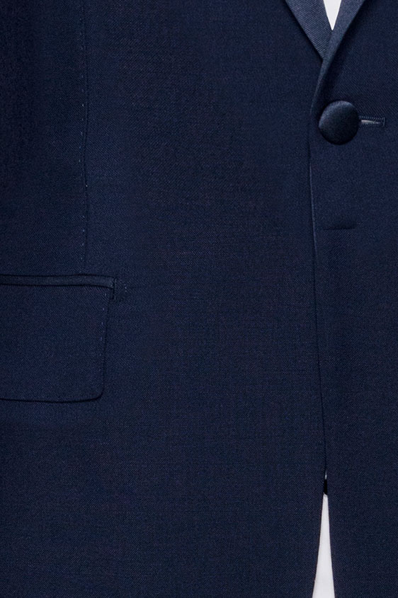 Темно-синий смокинг