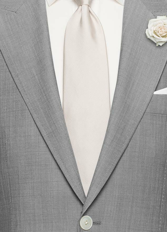 Светло-серый свадебный костюм