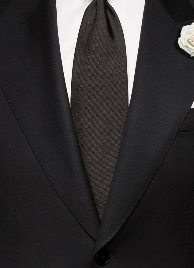 Классический черный свадебный костюм