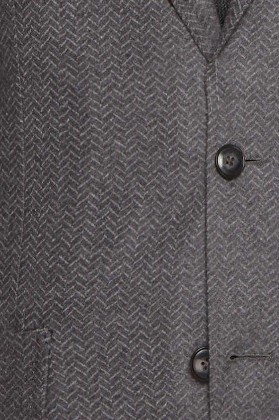 Серый костюм в ёлочку