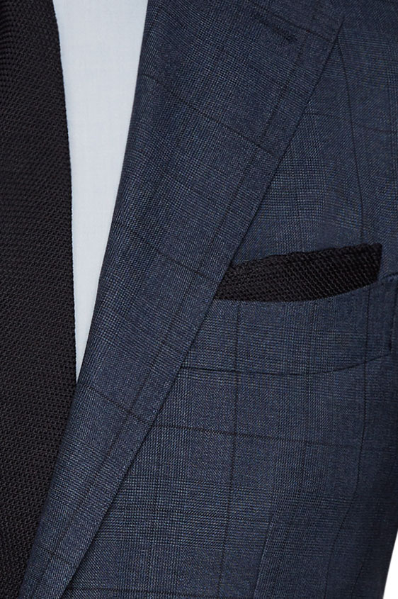 Синий костюм в клетку