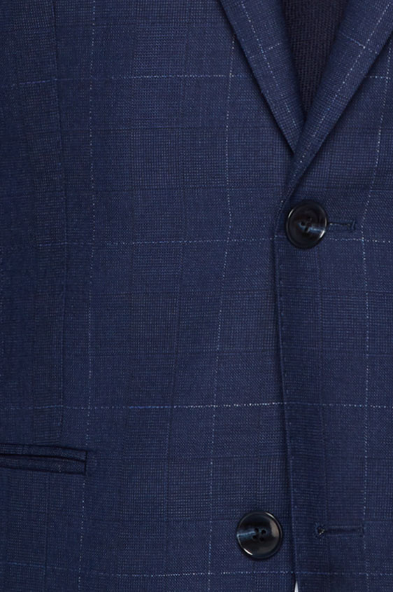 Синий костюм в контрастную клетку