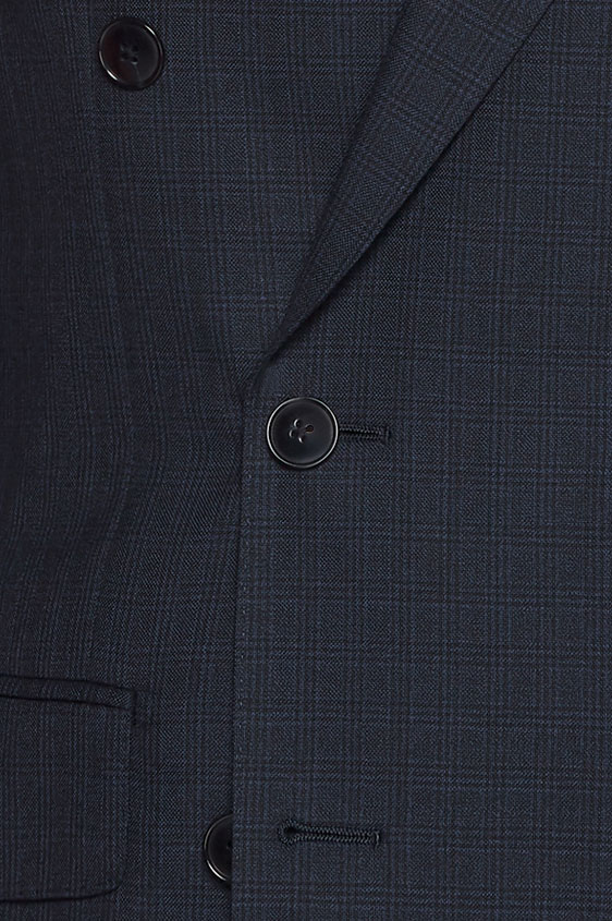 Темно-синий костюм