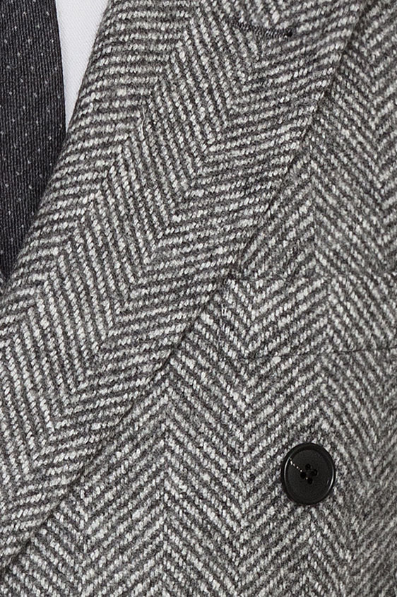 Светло-серое пальто в ёлочку