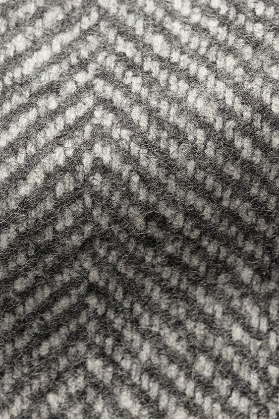 Светло-серое пальто в ёлочку