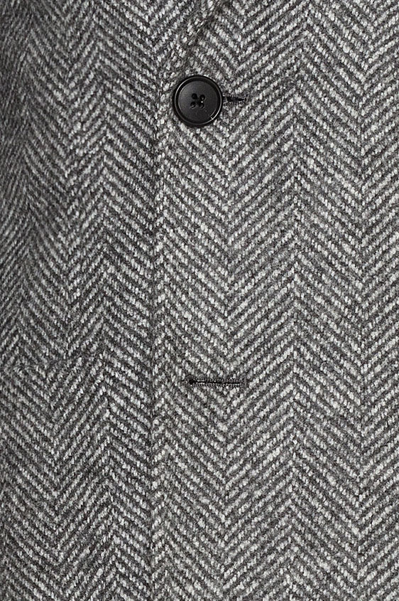 Светло-серое пальто в ёлочку