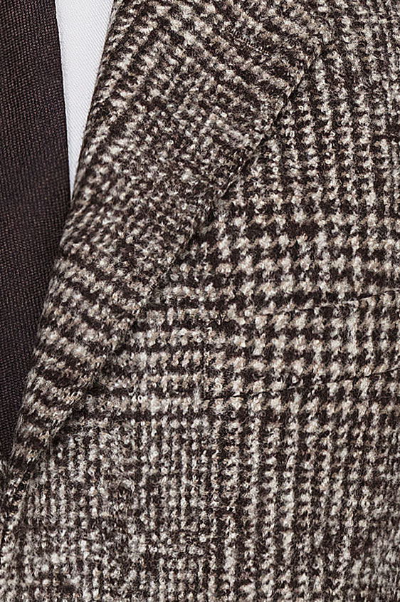 Коричневое пальто в мелкую клетку