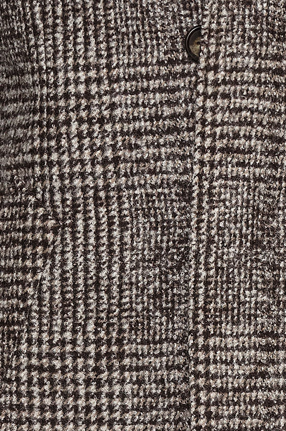 Коричневое пальто в мелкую клетку