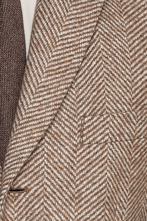 Светло-коричневое пальто в ёлочку