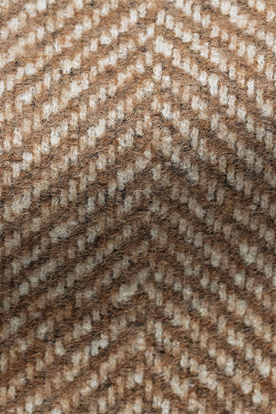 Светло-коричневое пальто в ёлочку