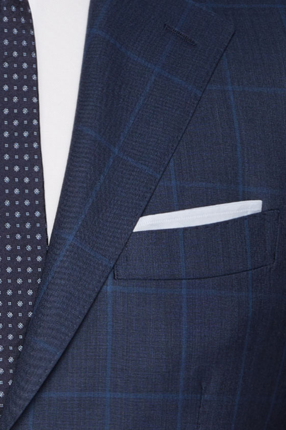 Синий костюм в клетку