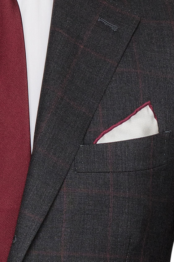 Серый костюм с зернистой структурой “sharkskin”