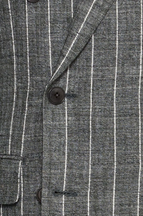 Серо-зеленый костюм из шелка и льна в широкую полоску