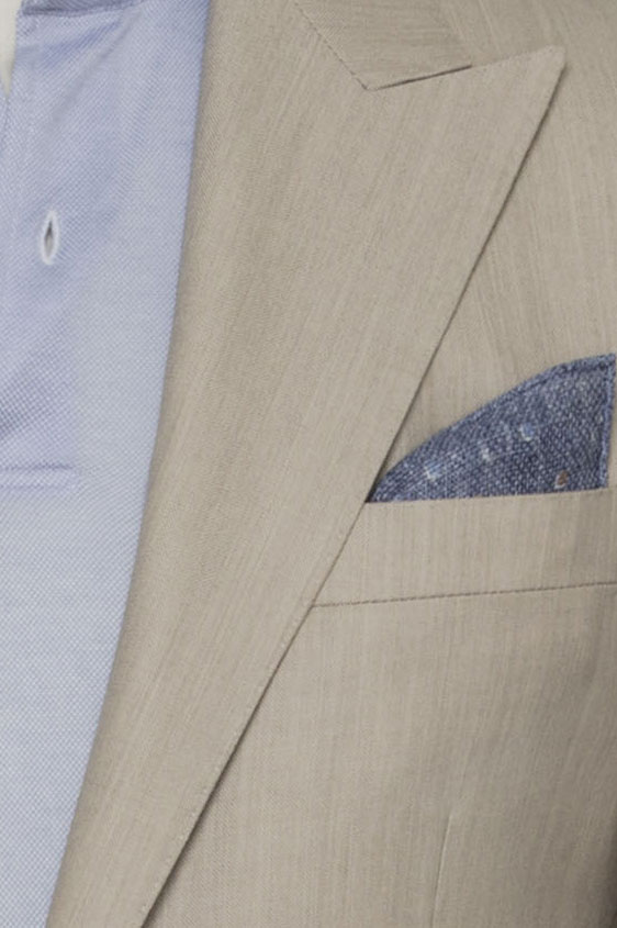 Костюм бежевый из шерсти зернистой фактуры