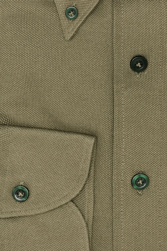 Поло оливкового цвета