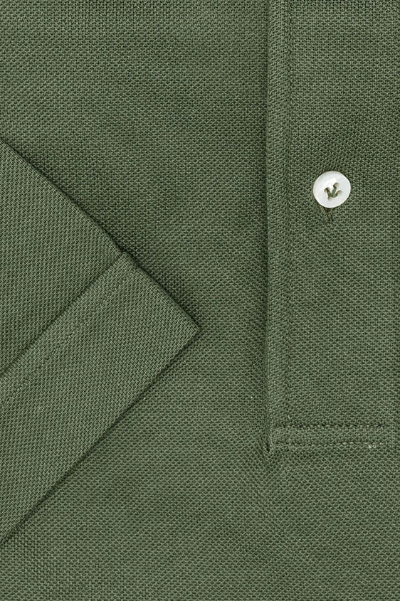 Поло зеленого цвета