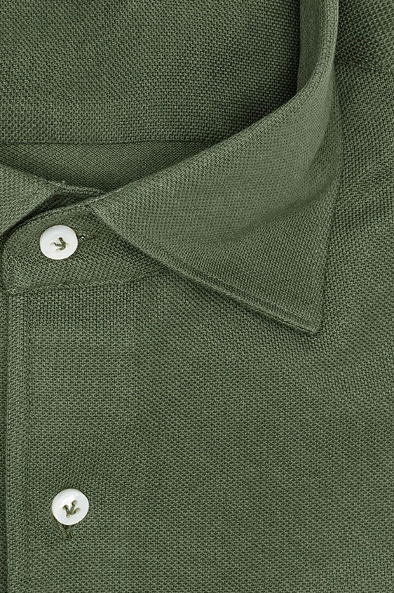 Поло зеленого цвета