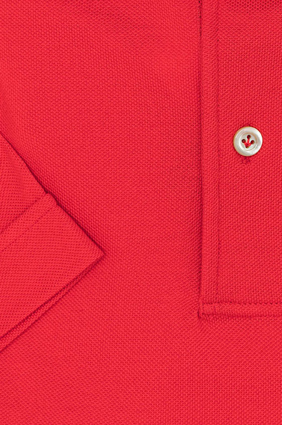 Поло ярко-красного цвета