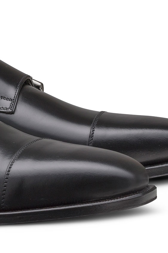 Черные монки из кожи