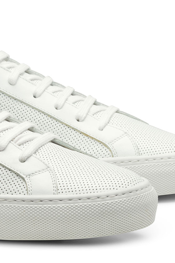 Белые кеды из перфорированной кожи