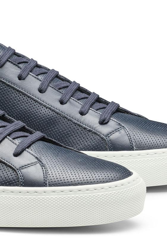 Синие кеды из перфорированной кожи