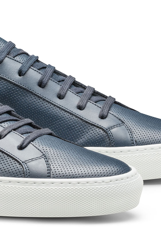 Темно-синие кеды из перфорированной кожи