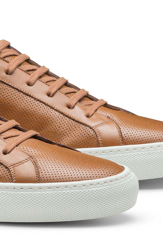 Светло-коричневые кеды из перфорированной кожи