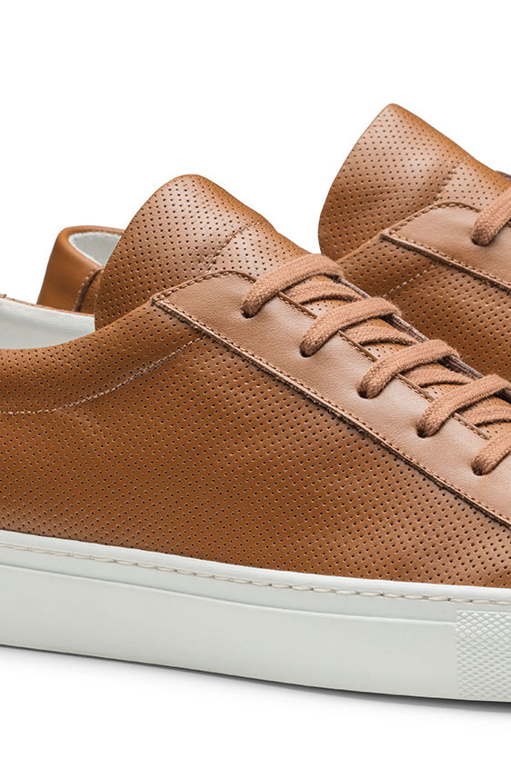 Светло-коричневые кеды из перфорированной кожи