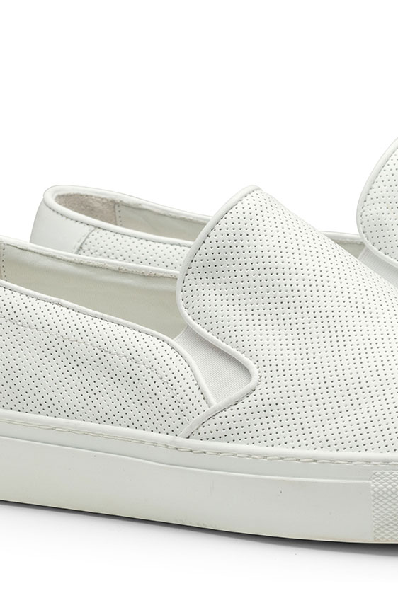 Слипоны белые из перфорированной кожи