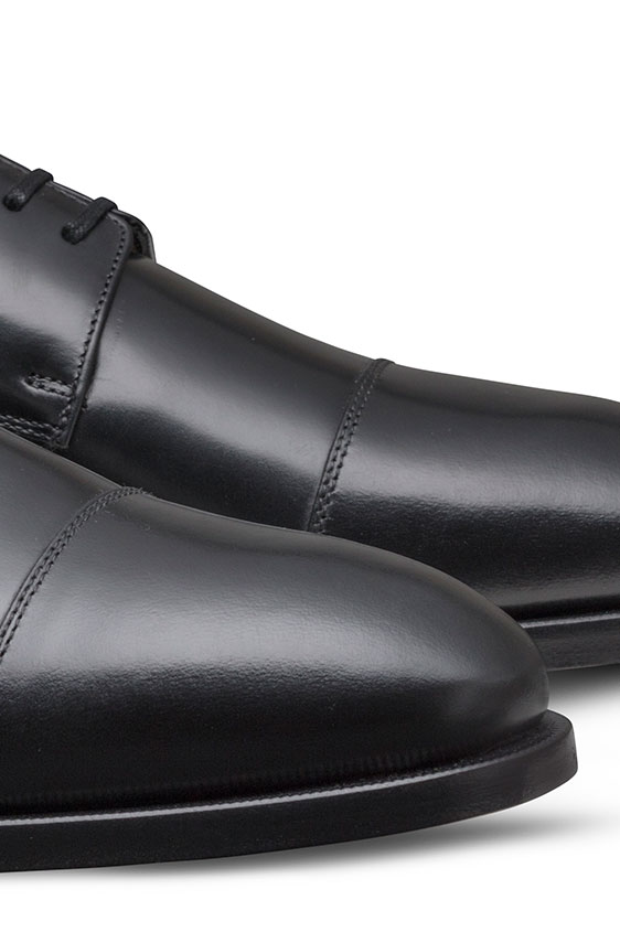 Черные дерби из кожи