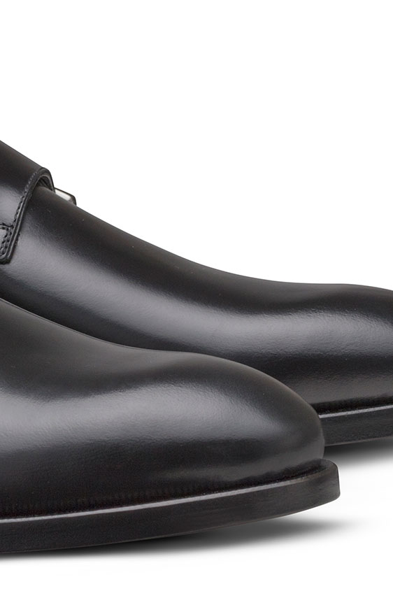 Черные монки из кожи