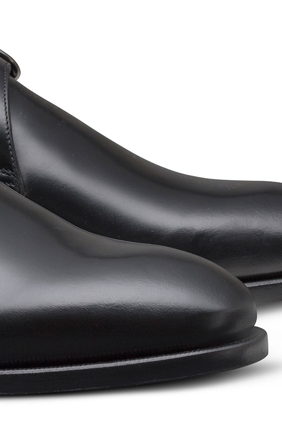 Черные монки из кожи