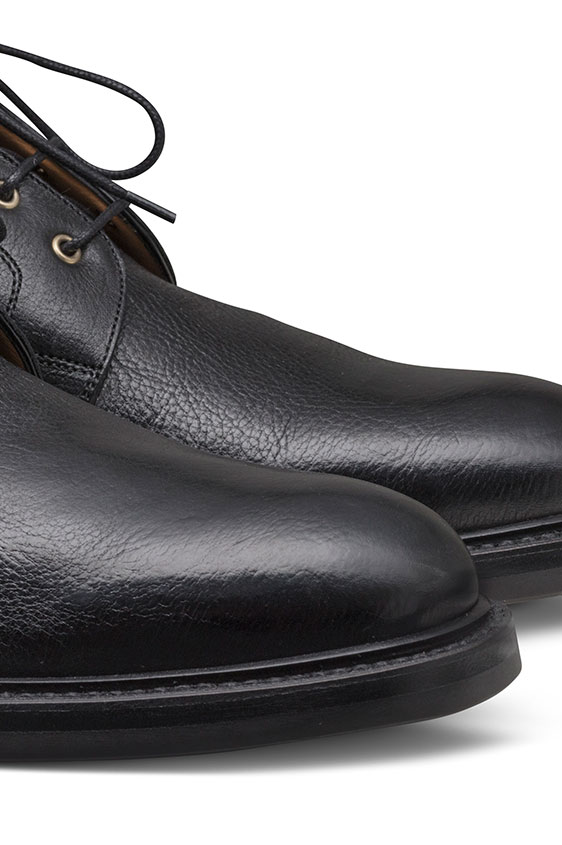 Черные ботинки в стиле милитари