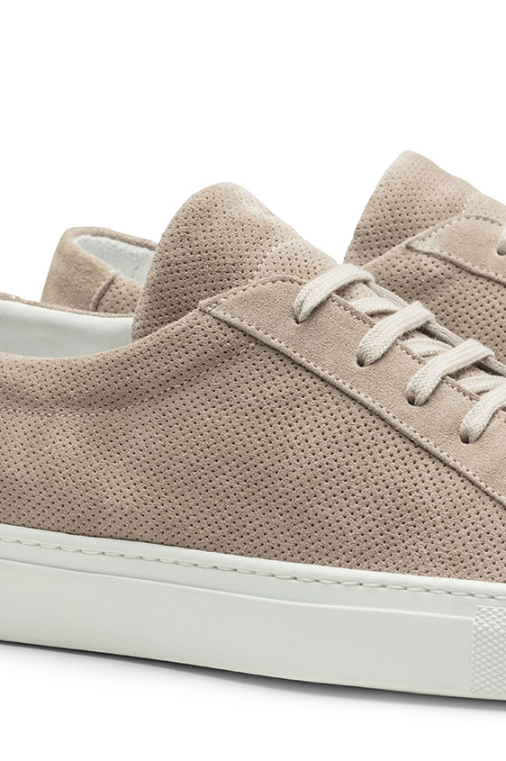 Бежевые кеды из перфорированной замши