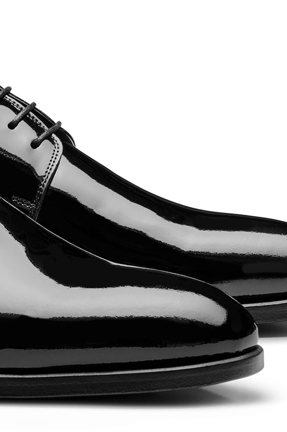 Черные лаковые дерби