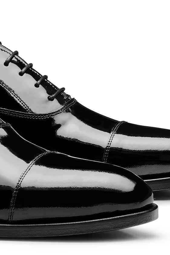 Черные лаковые оксфорды