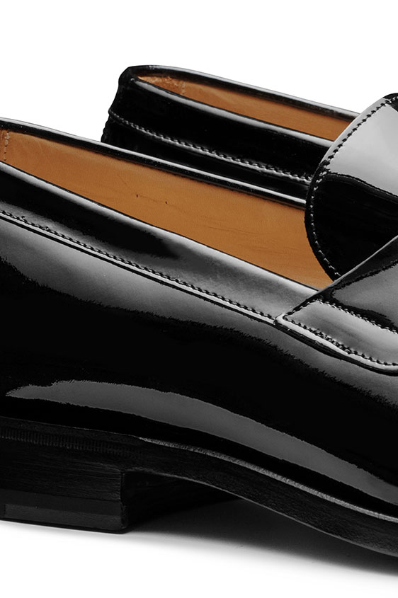 Черные лаковые лоферы