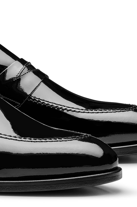 Черные лаковые лоферы