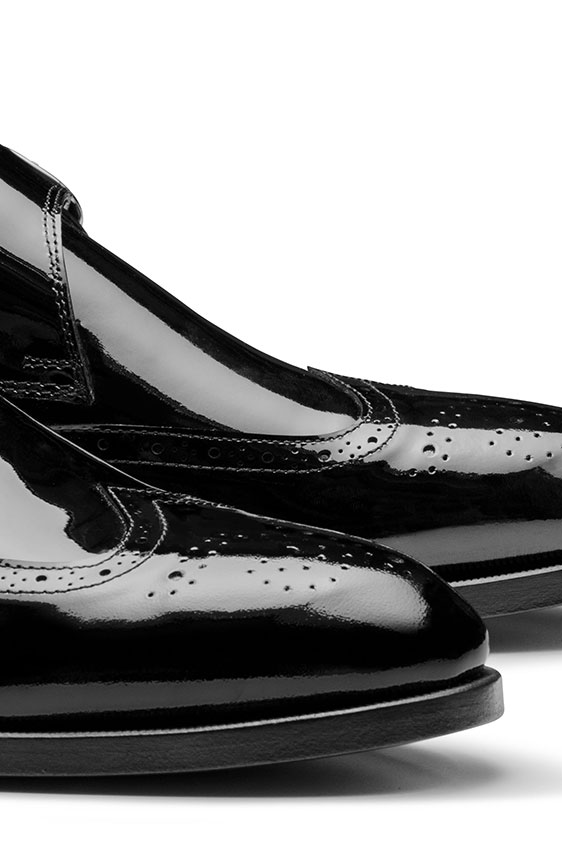 Черные лаковые монки с брогированием