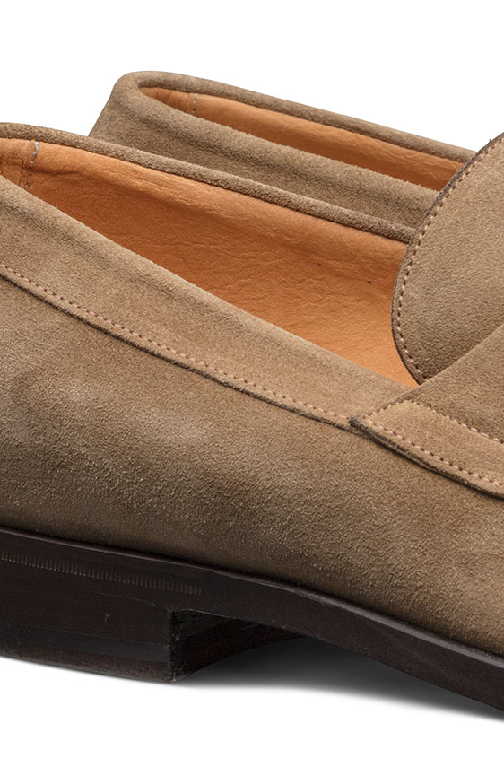 Бежевые пенни лоферы из замши