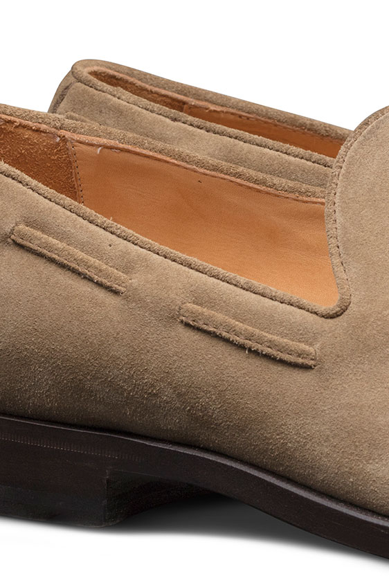 Бежевые лоферы из замши